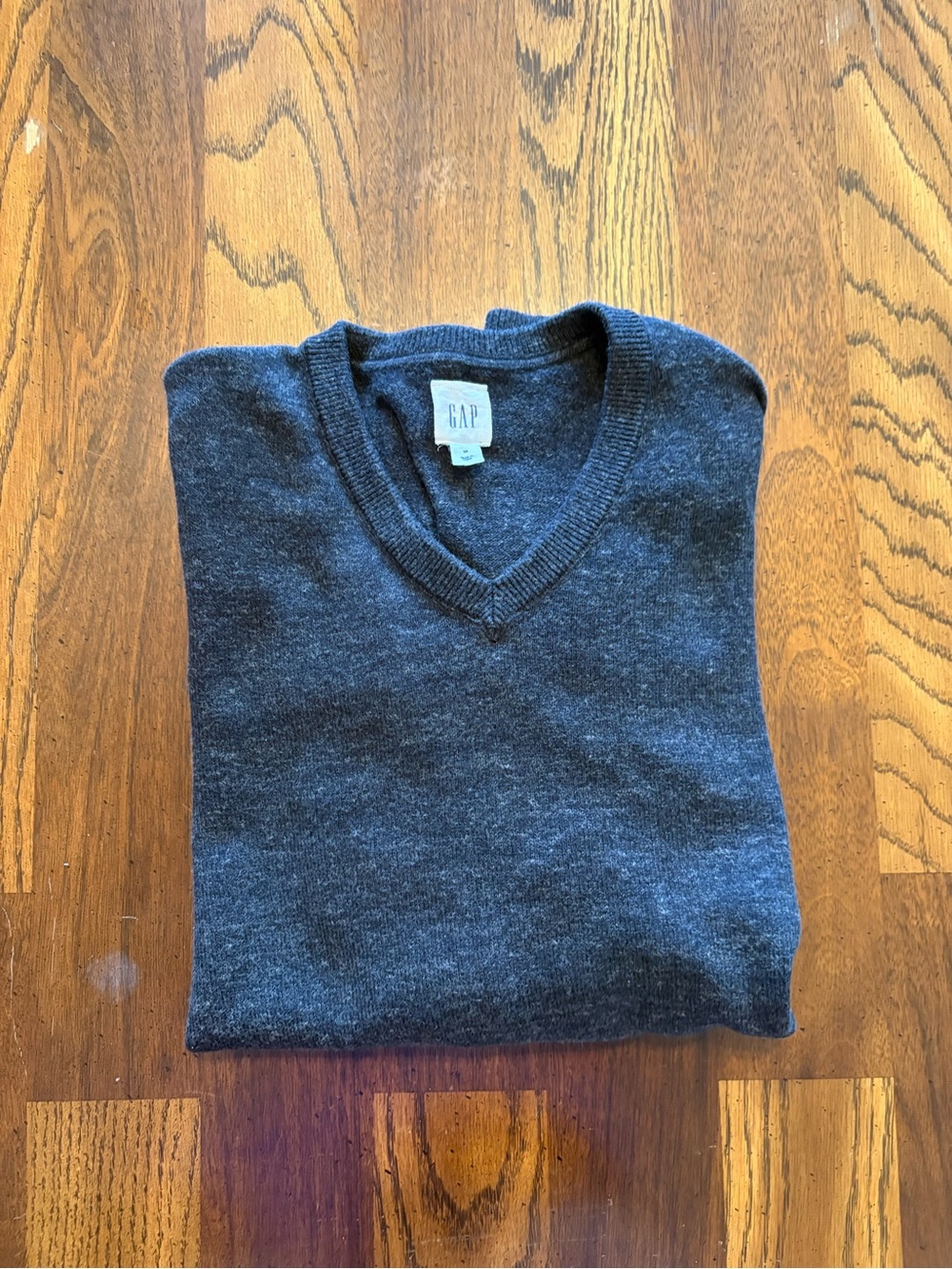 GAP Men's V-Neck Sweater in Charcoal